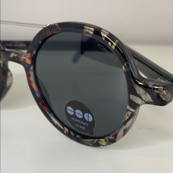 COPY - Komono Vivien Fern New Sunglasses floral round frame.
No case. main image 8